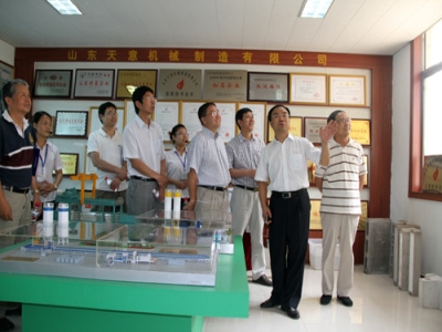 2012.7.28日山東天意兩項(xiàng)科技成果鑒定順利通過(guò)，北京領(lǐng)導(dǎo)專家，到我公司參觀指導(dǎo)