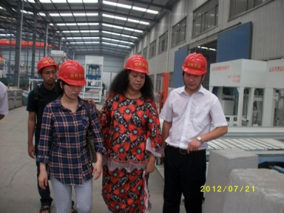 2012.7.21日坦桑尼亞總統(tǒng)夫人來我公司參觀指導、洽談合作