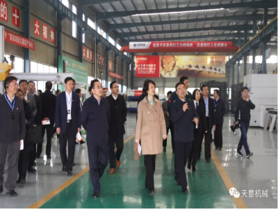濟寧市委常委、組織部部長孔凡萍帶領(lǐng)全市“兩新”組織黨建工作現(xiàn)場觀摩團蒞臨天意機械調(diào)研指導(dǎo)